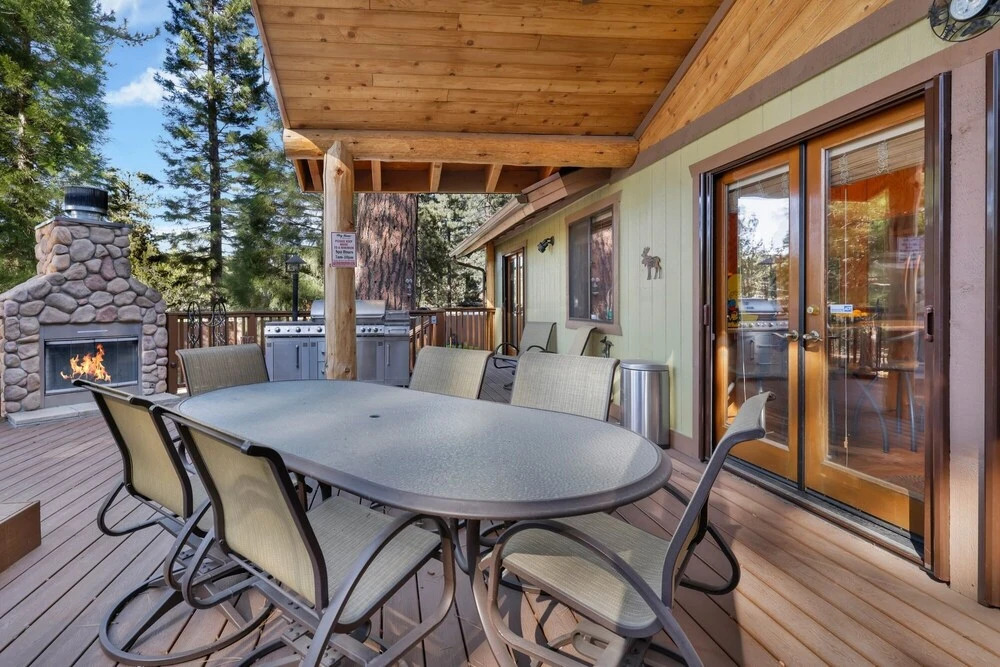 2012-moose Manor 4 Bedroom Home by RedAwning