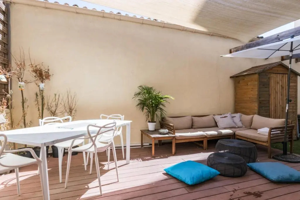 Bright 3br w AC and terrace near the train station in Marseille Welkeys
