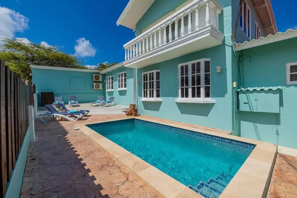 Sleeps 12 Spacious Private Pool Great Location