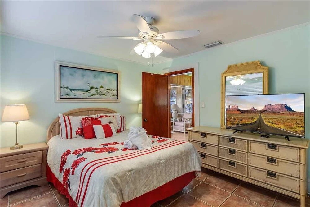 Gulf Pearl, 2 Bedrooms, Beach Front, Gas Grill, Sleeps 7