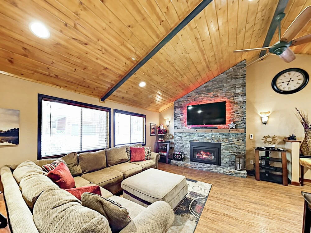 1062 Glenwood Way - 4 Br Home