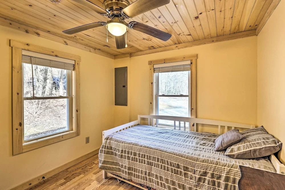 Quaint Appalachian Getaway ~ 2 Mi to Boone!