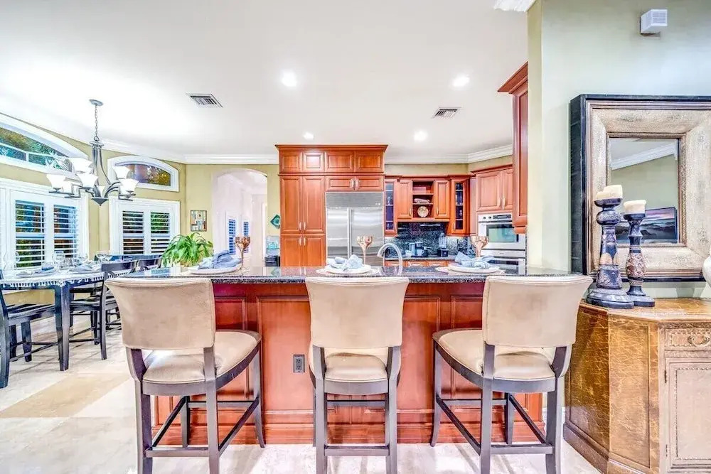 5 Bedroom Luxury Home, Minutes to Las Olas, Shops & Beach