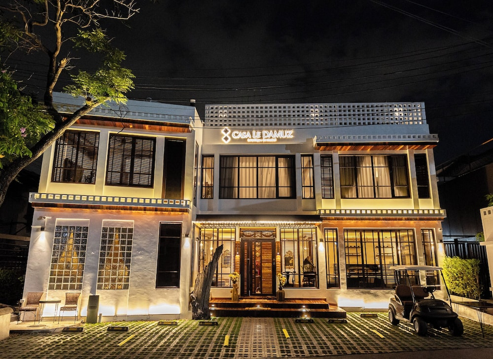 Casa Le Damuz At MRT Bangphlat
