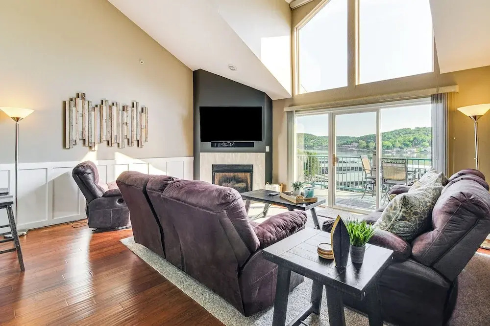 On-site Lake of the Ozarks Access: Camdenton Condo