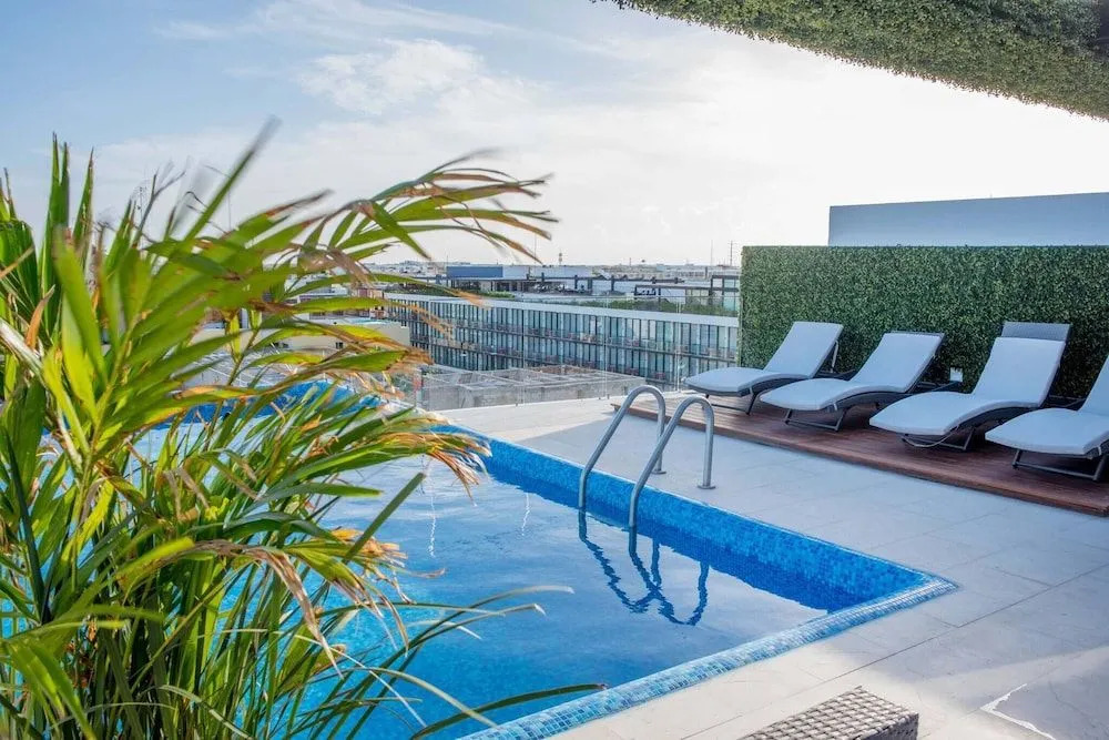Close To Mamitas Beach, 2 Br for up to 5 sleeps and Rooftop Pool!