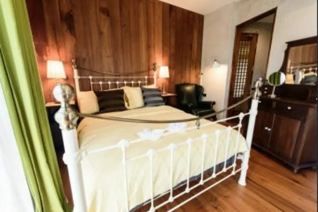 RoomQuest Rimrabeang at Amphawa