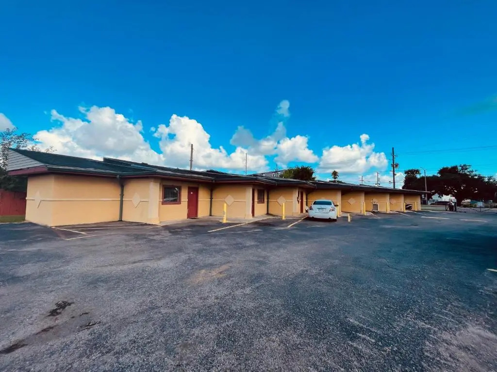 Royal Palms Motel & RV Park