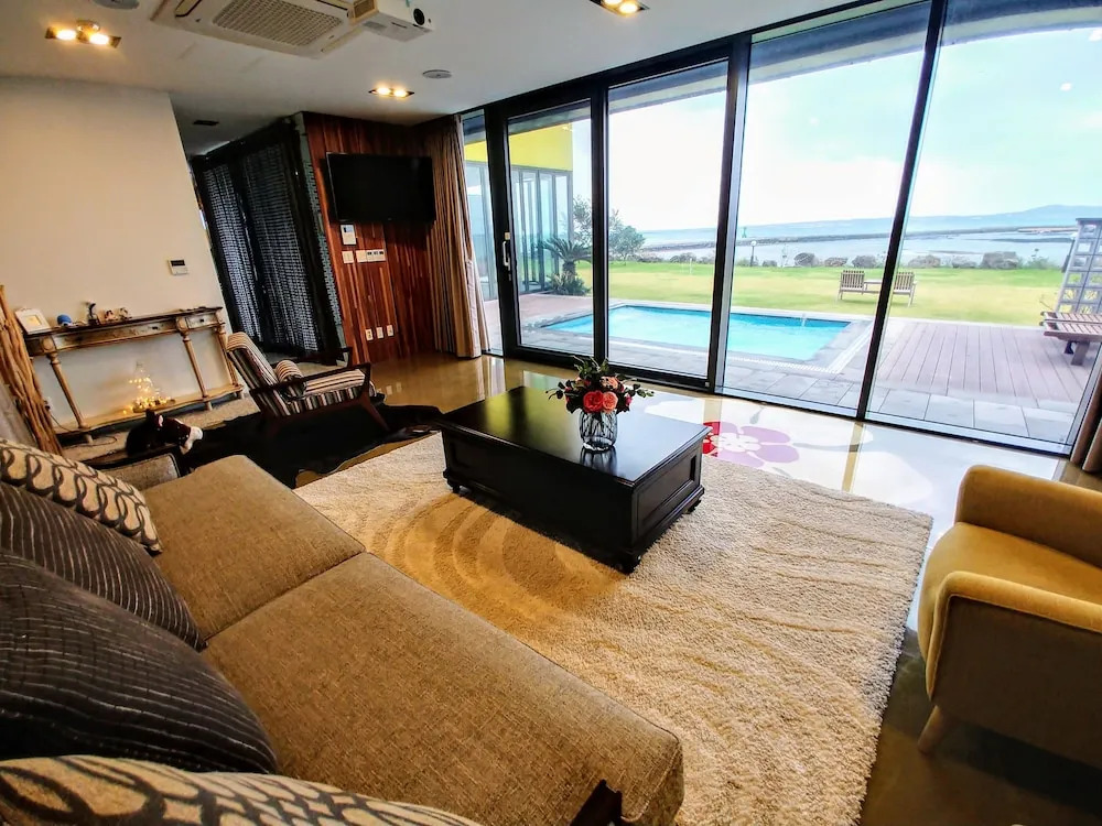 Seongsan Ochae Private Villas