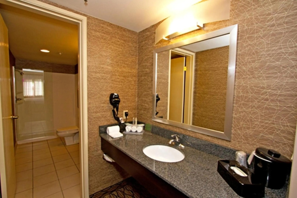 Holiday Inn Express Port Hueneme by IHG