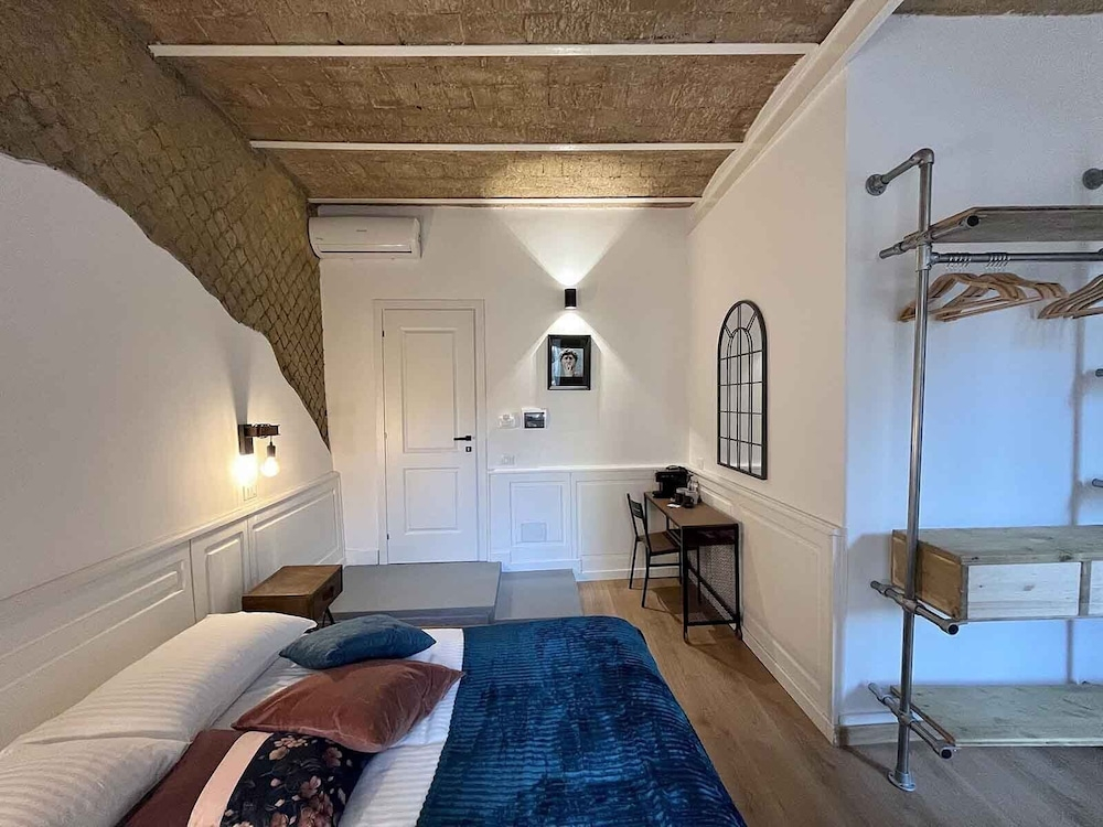 Domus Avi - Guest House