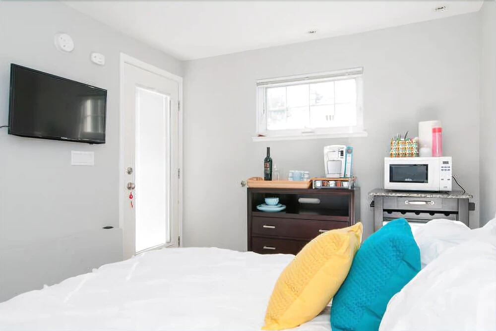 Garden Studio in Montclair Hills Studio Bedroom 1 Bathroom Apts