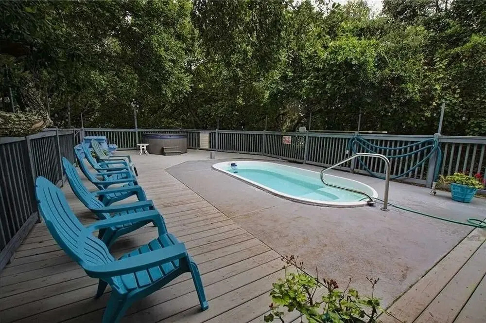 Seas The Moment 5 Bedroom Home by RedAwning