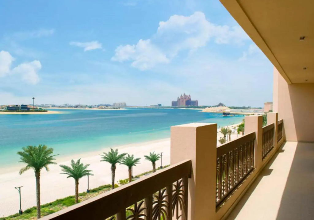 2BD 2.5BA Superior Apt with Pool Gym Beach Access