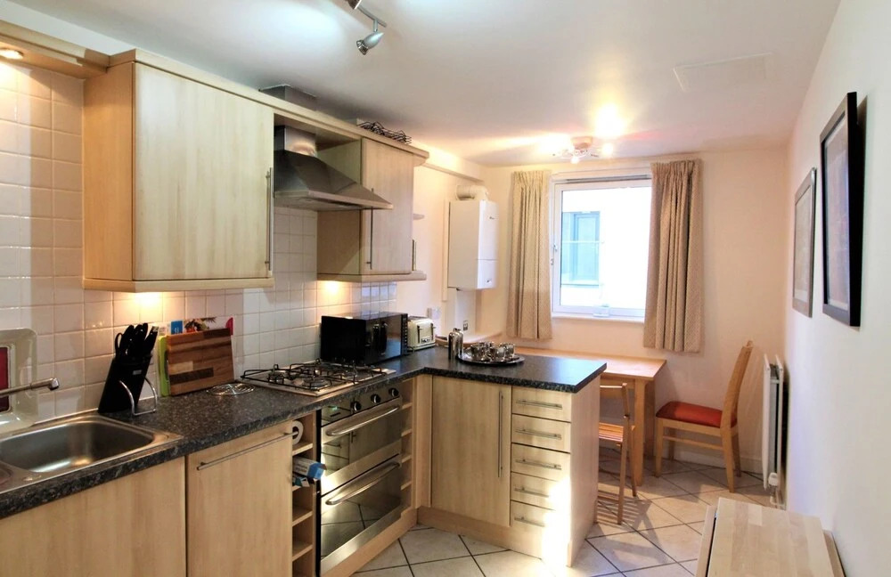 Charming 2BR Flat for 6 In Historic Old Town
