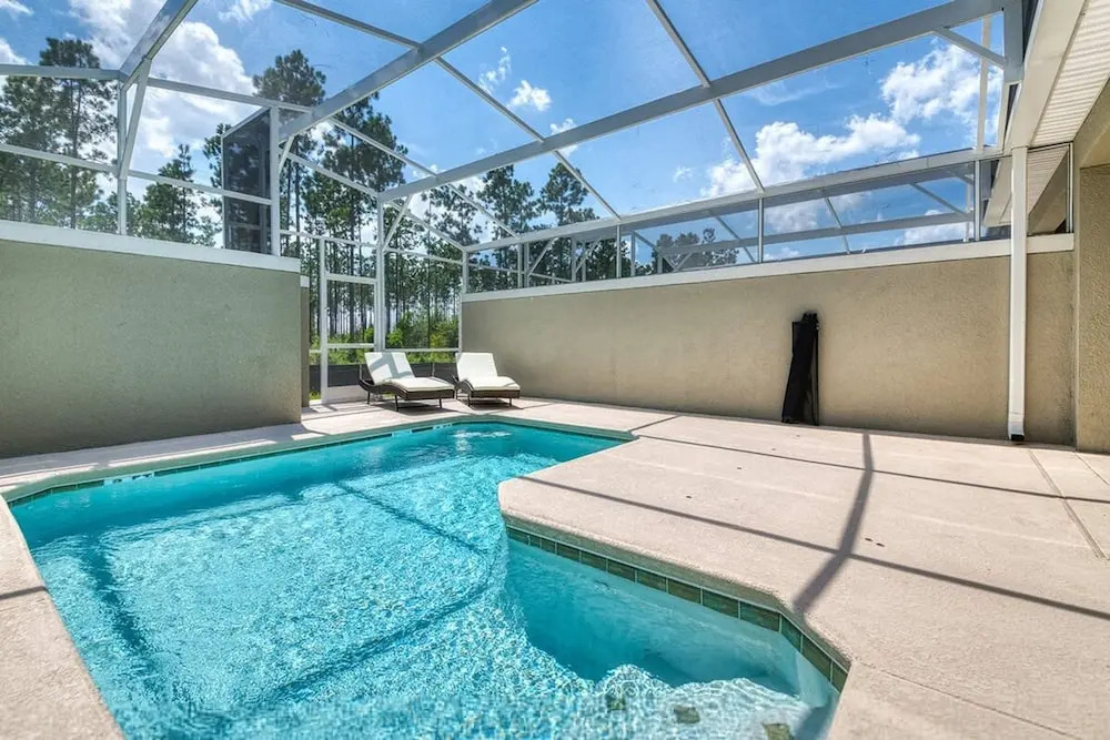 Chic Spacious With Private Pool Ideal Location