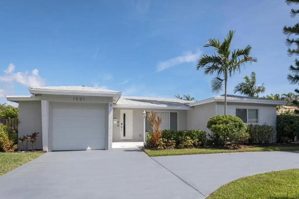 Amazing! 3br 2ba Sofa Bed, Near Beach, Heated Pool, Full Kitchen, WiFI, Patio, BBQ, Private Yard, Peaceful Neighborhood
