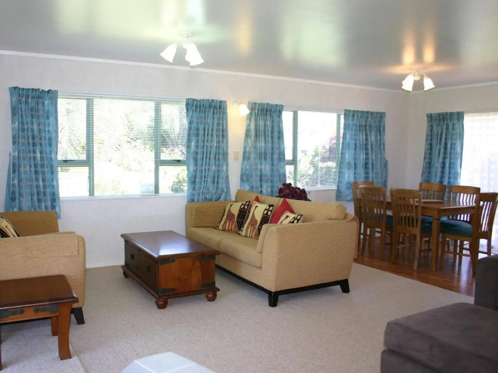 Waihi Getaway - Waihi Beach Holiday Home