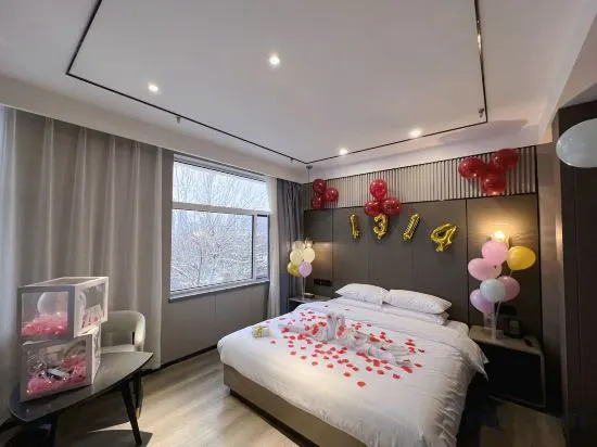 TUK China Light Hotel (Taiyuan Era City Branch)
