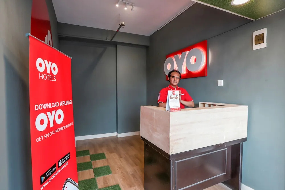OYO 129 Basura City Apartment