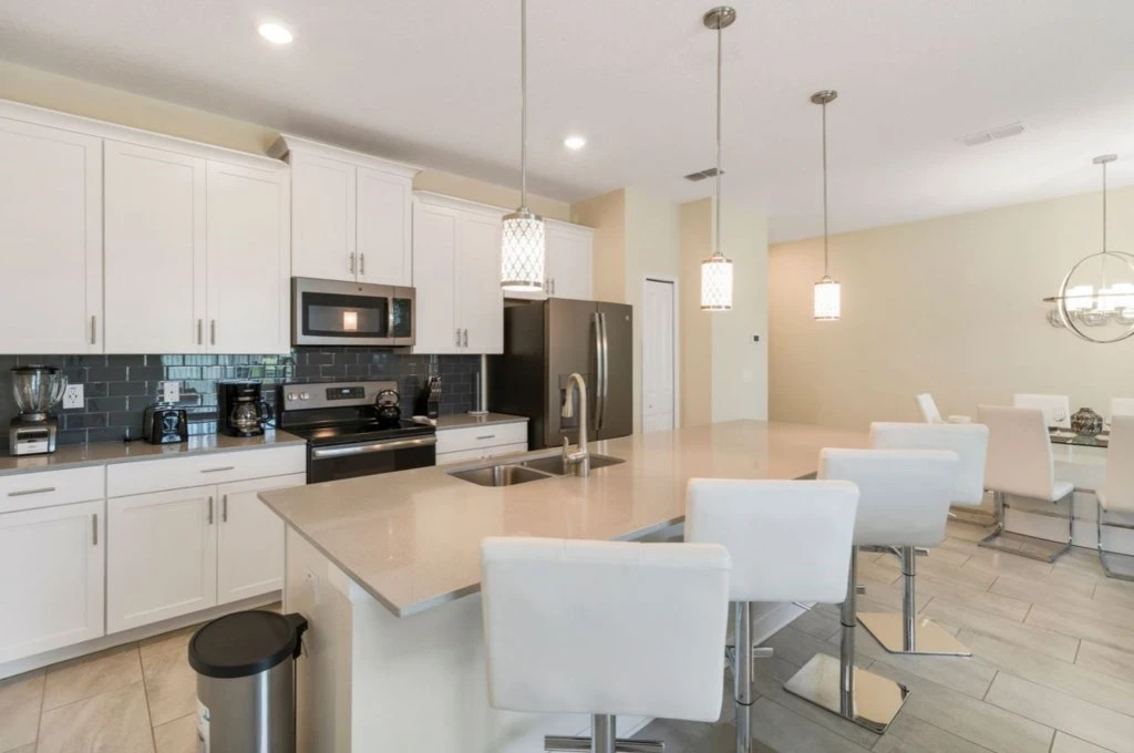 4 Bedrooms 3 Bathrooms Storey Lake 4853 Rc
