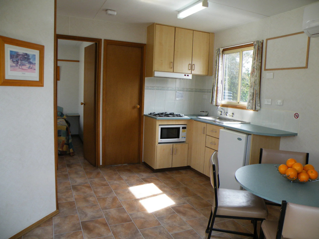 Lake Hamilton Motor Village and Caravan Park