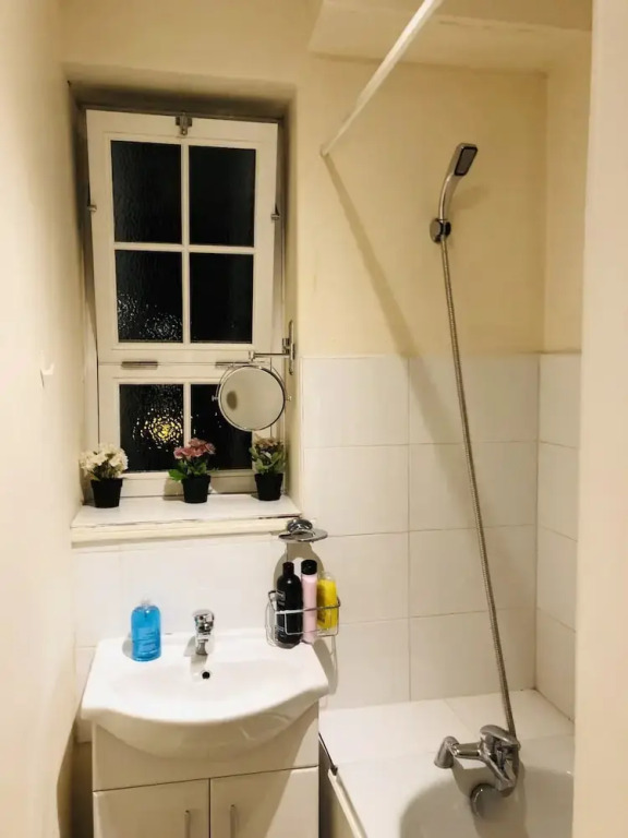 3bed apartment next to eurostar station