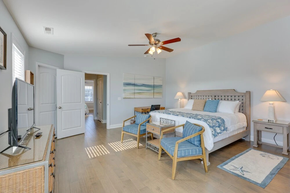 Townhome w/ 2 Decks: Walk to Ocean!
