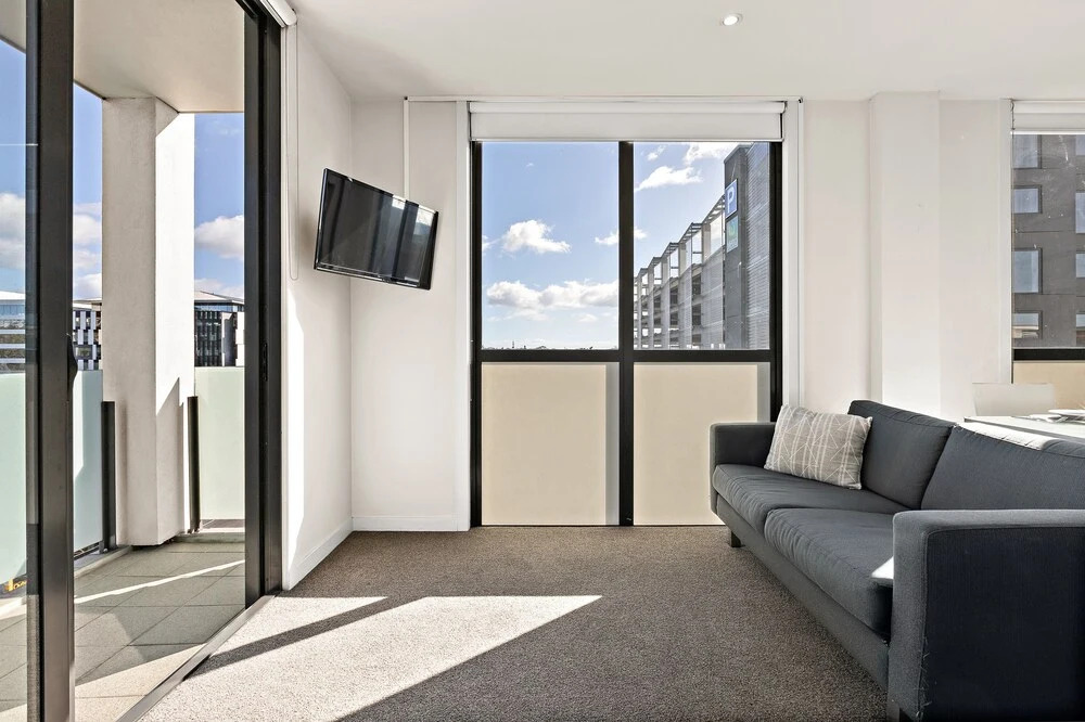 QV Lovely 1 Bedroom w Parking 1069