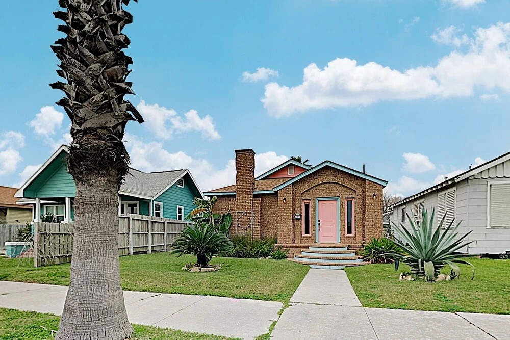 New Listing! Charming Getaway - 1 Block To Beach 3 Bedroom Home