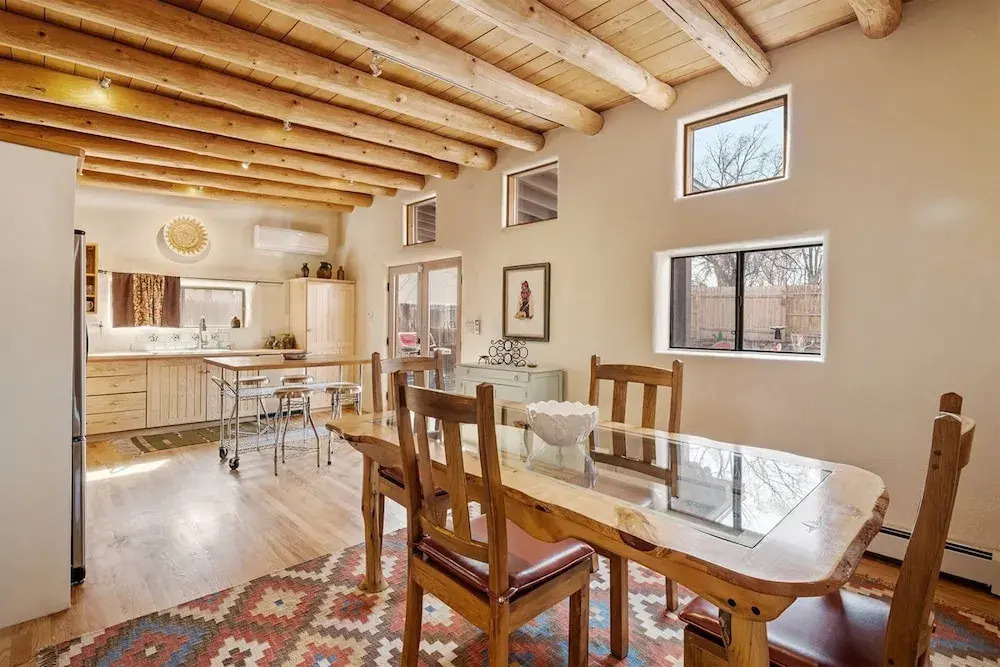 Casa de Lorenzo - Spacious Yard With Hot Tub and Fire Pit