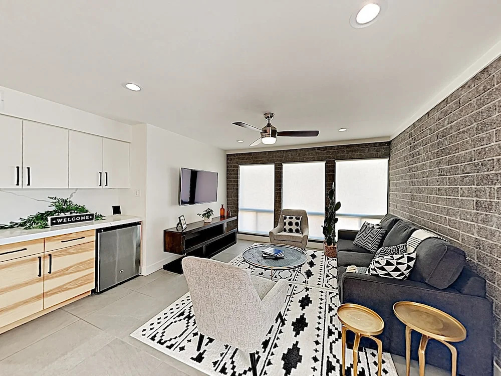4917 Scottsdale - 2 Br Condo