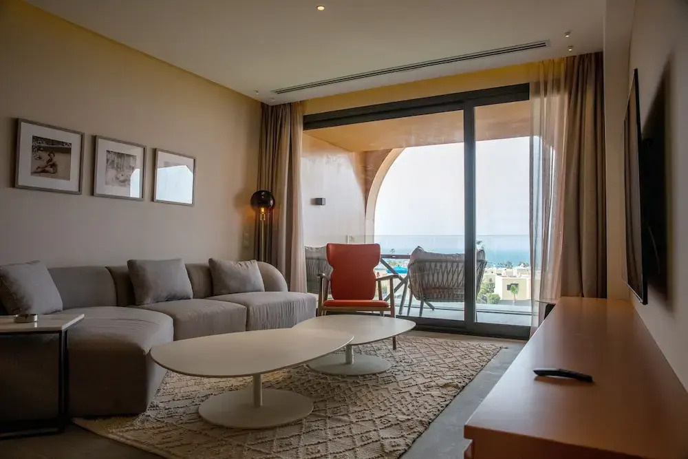 The Red - a GiGi Residence