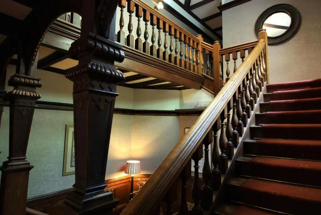 Ravenstone Manor