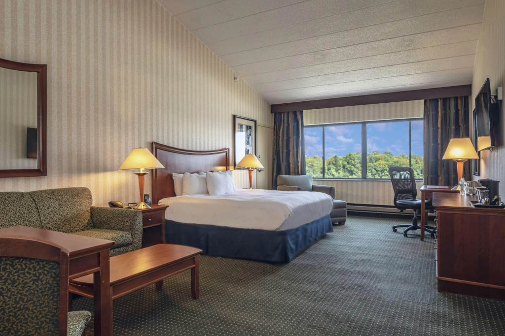 DoubleTree by Hilton Pittsburgh Monroeville Convention Center