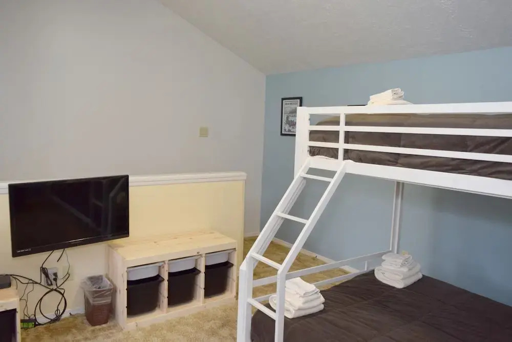Claim_jumper_townhouse_19