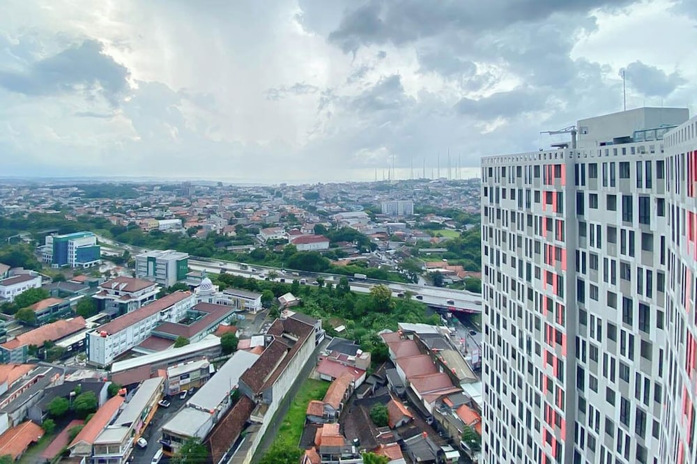 Compact Studio With City View At The Alton Apartment
