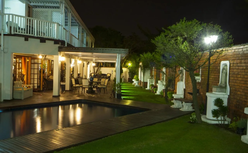 Aristo Manor