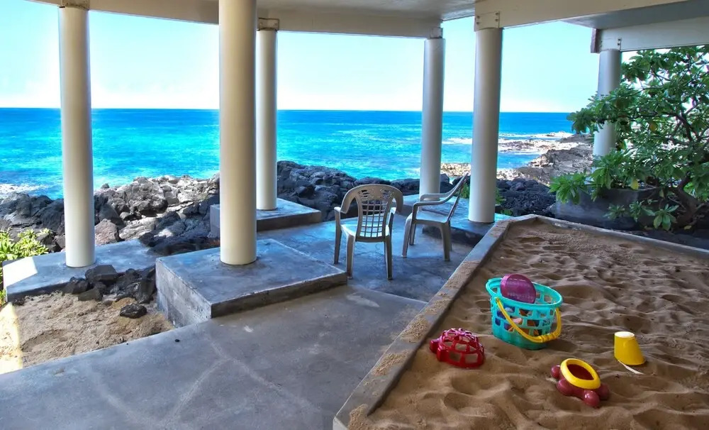 Hale Honu Oceanfront by RedAwning