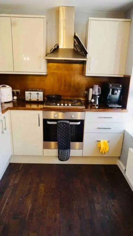 Modern 1 Bedroom Apartment in Central Location