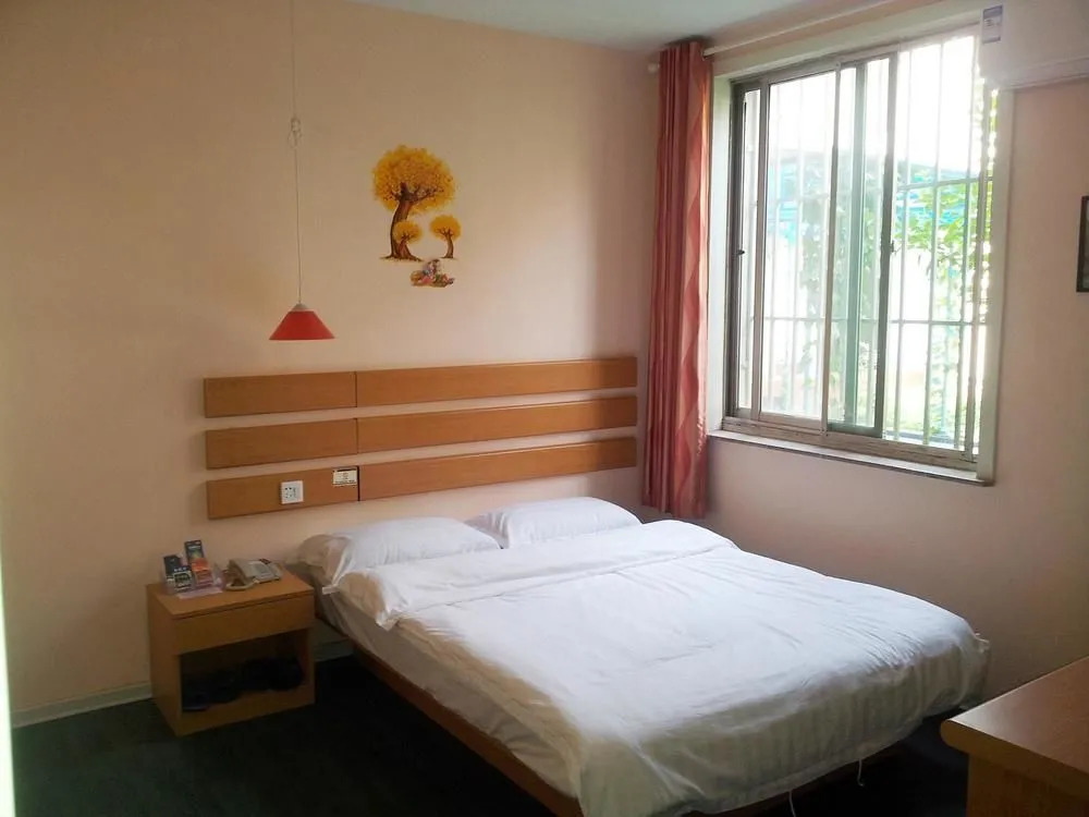 Saifel Business Hotel (Jinan Qilu Hospital Baotu Spring Store)(赛菲尔商务宾馆(济南齐鲁医院趵突泉店))
