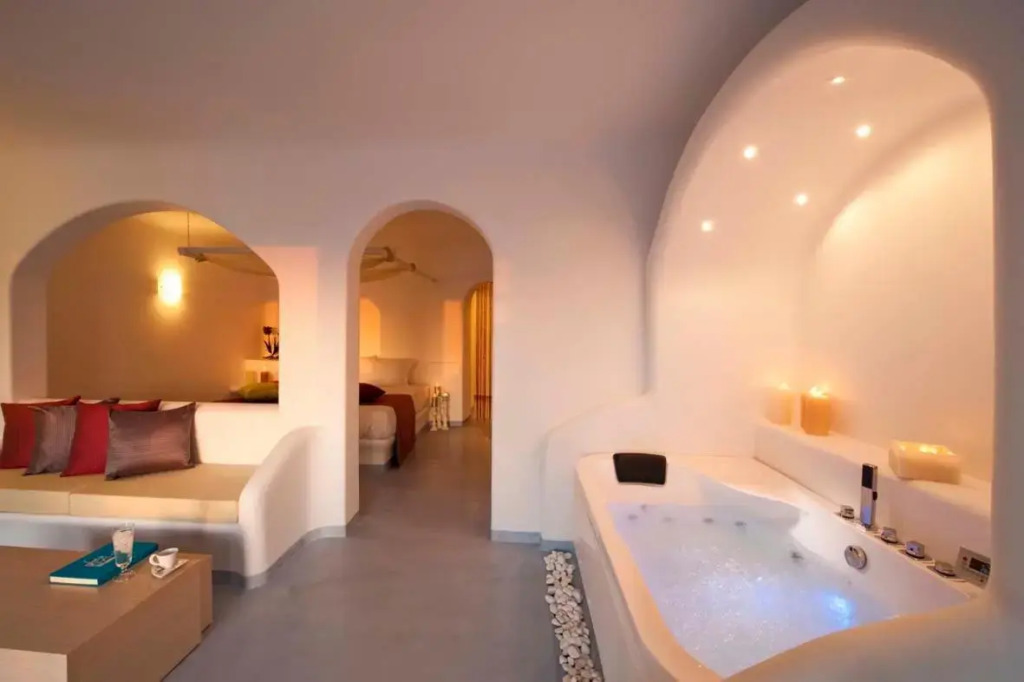 Absolute Bliss Imerovigli Suites