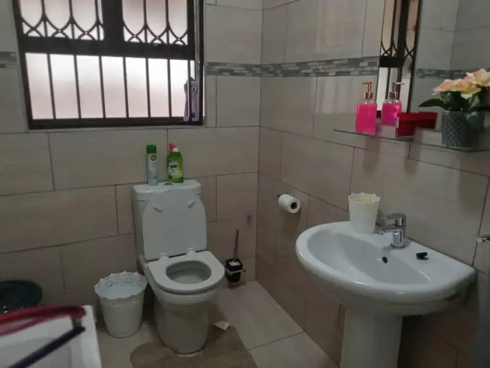 Luxurious 3 bed House Modern Open Plan- Borehole - 2046