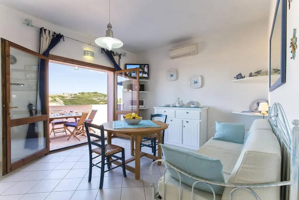 Torre dei Corsari vista mare con terrazza spiaggia sotto casa per 5 persone