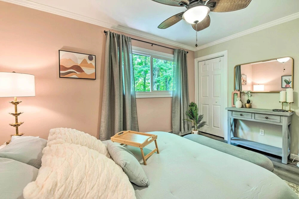 Near Skiing: Lake Ariel Gem w/ Fire Pit!