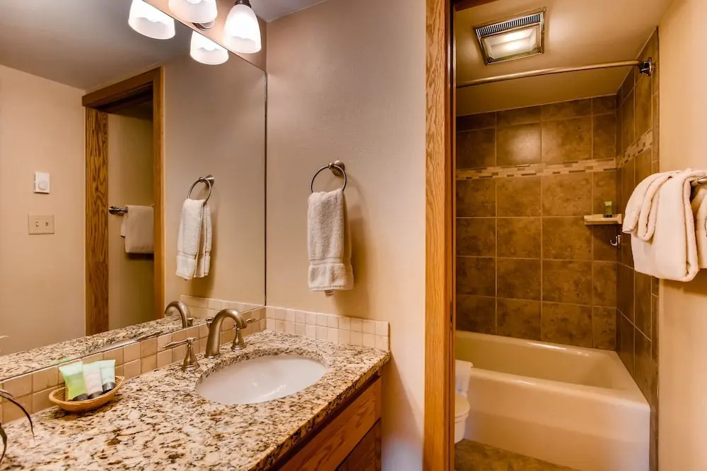 Unique & Modern 3 Br/2ba - Ski-in/ski-out 3 Bedroom Condo - No Cleaning Fee! by RedAwning