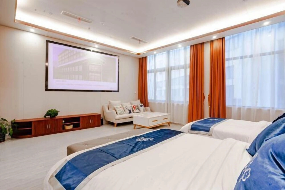 Summer Hotel