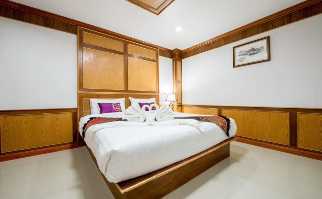 Thatphanom View Hotel