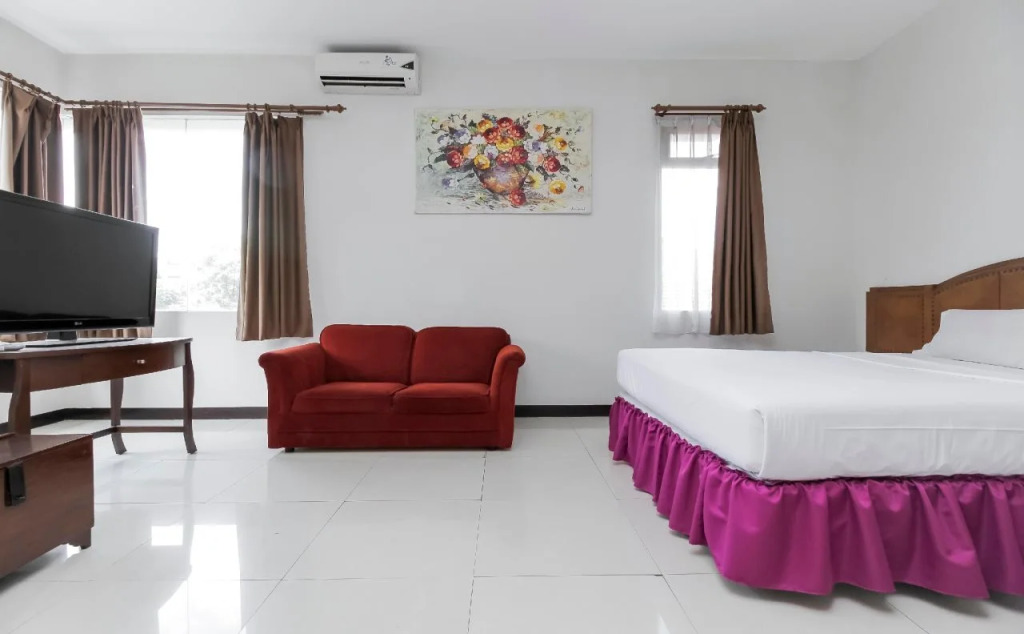 Emia Hotel