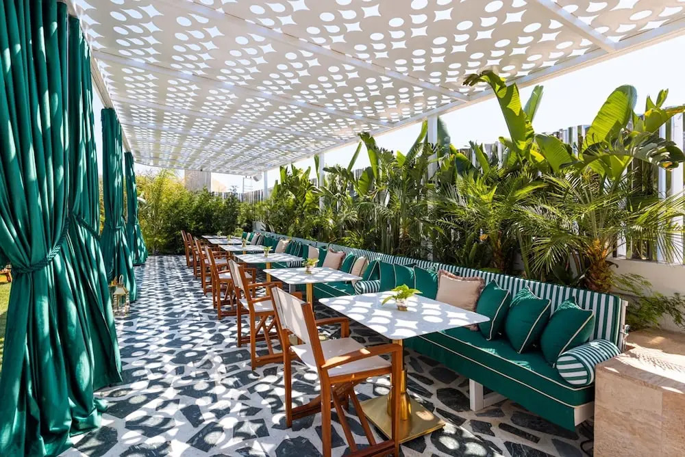The Xon Hotel